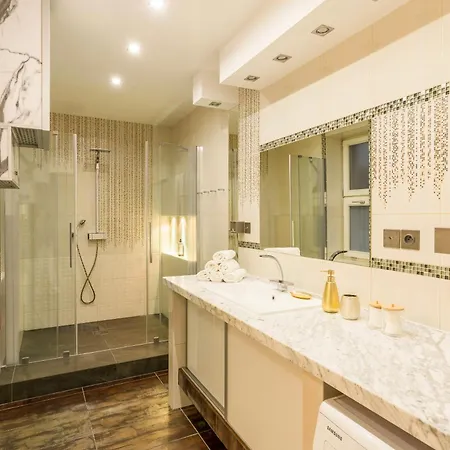 Main Square Prestige By Staymoovers *